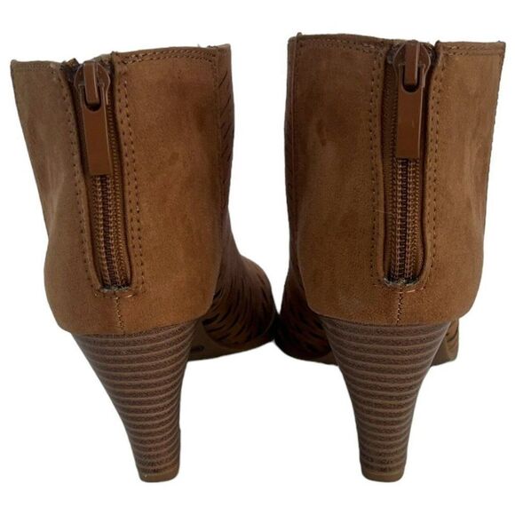 CL By Chinese Laundry Womens RNNC 003 Ankle Bootie Brown Suede Size 6M US - Picture 3 of 7